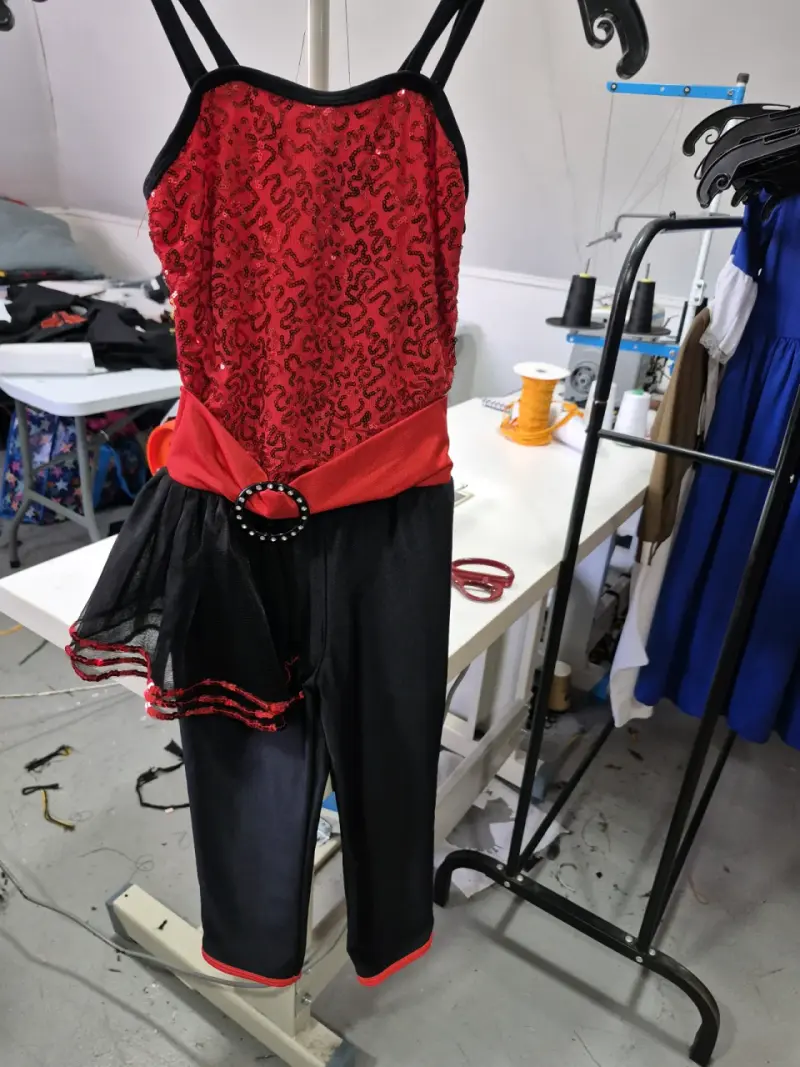 Disfraz de baile rojo y negro lentejuelas talla 6 - 1