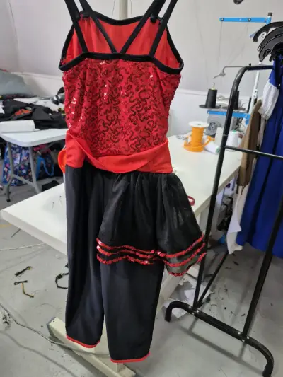 Disfraz de baile rojo y negro lentejuelas talla 6 - miniatura 2