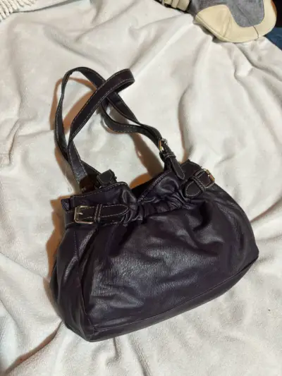 Bolso de cuero negro con correas ajustables - miniatura 1