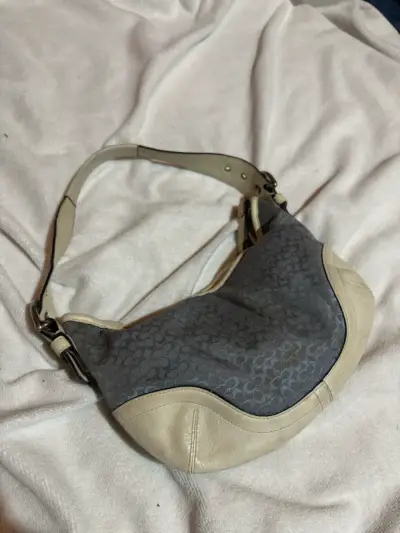 Bolso de hombro Coach beige y gris - miniatura 1