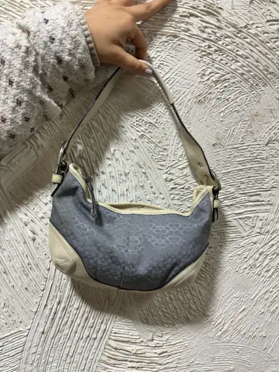 Bolso de hombro Coach beige y gris - miniatura 2