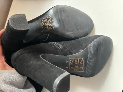 Botas negras Aldo de cuero tacón alto elegantes - miniatura 4