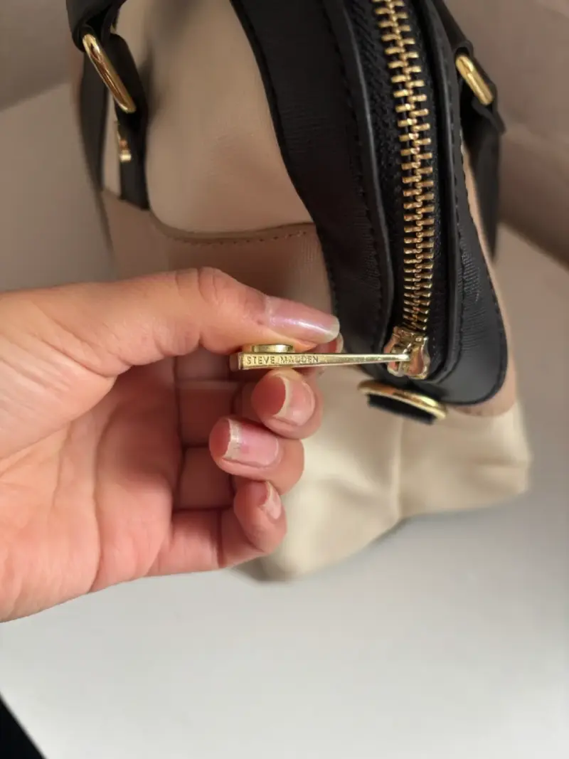 Bolso Steve Madden bicolor elegante - 5
