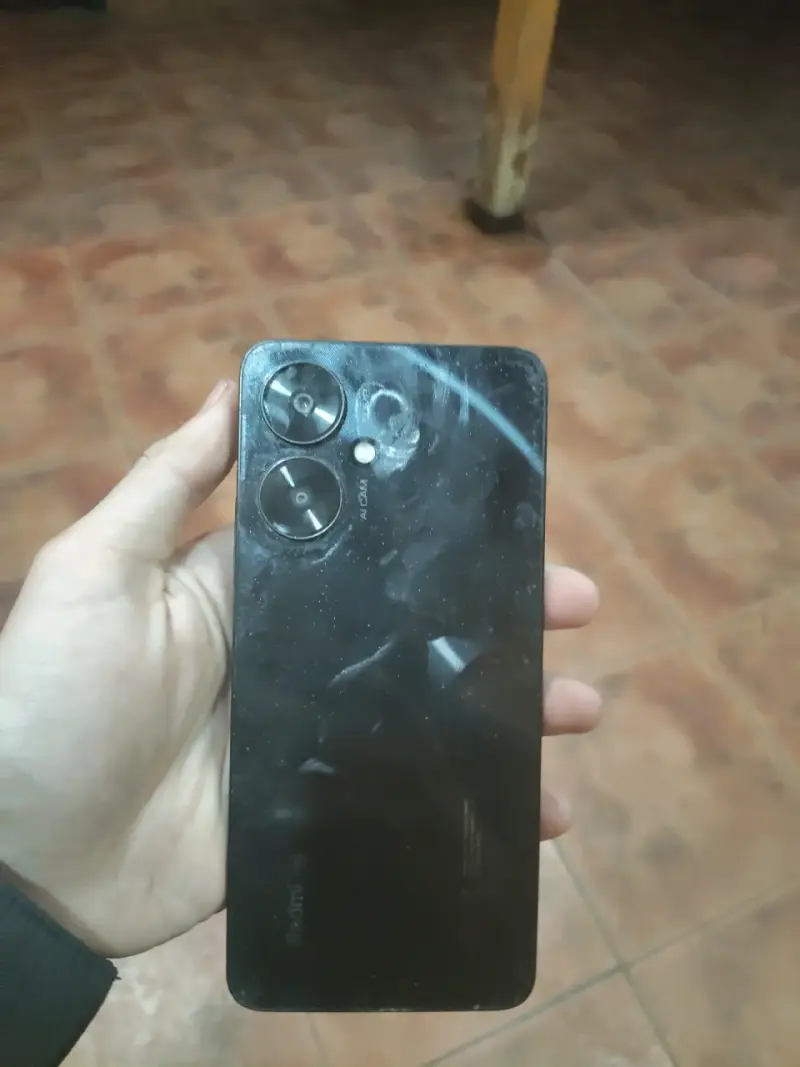 Redmi 13c con cámara dual en buen estado - 1