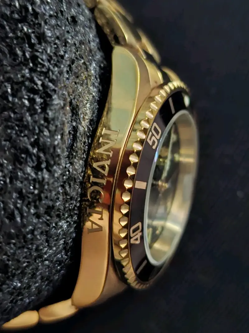 Reloj dorado Invicta profesional resistente al agua - 2