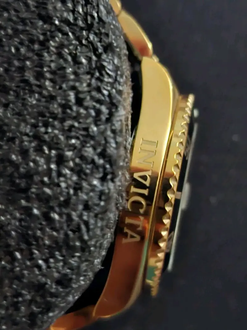 Reloj dorado Invicta profesional resistente al agua - 3