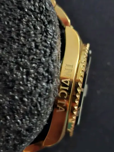 Reloj dorado Invicta profesional resistente al agua - miniatura 3