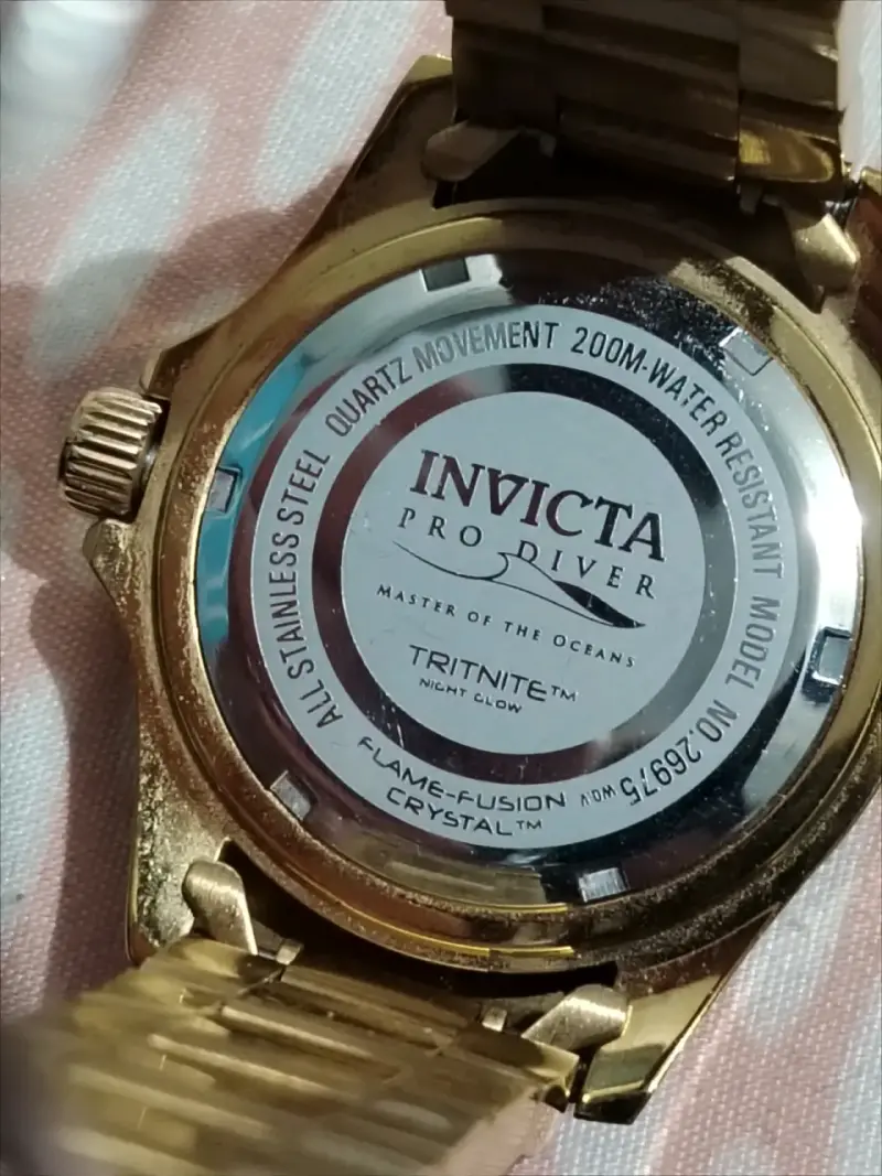 Reloj dorado Invicta profesional resistente al agua - 4
