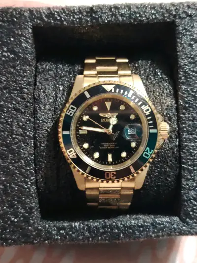 Reloj dorado Invicta profesional resistente al agua - miniatura 6
