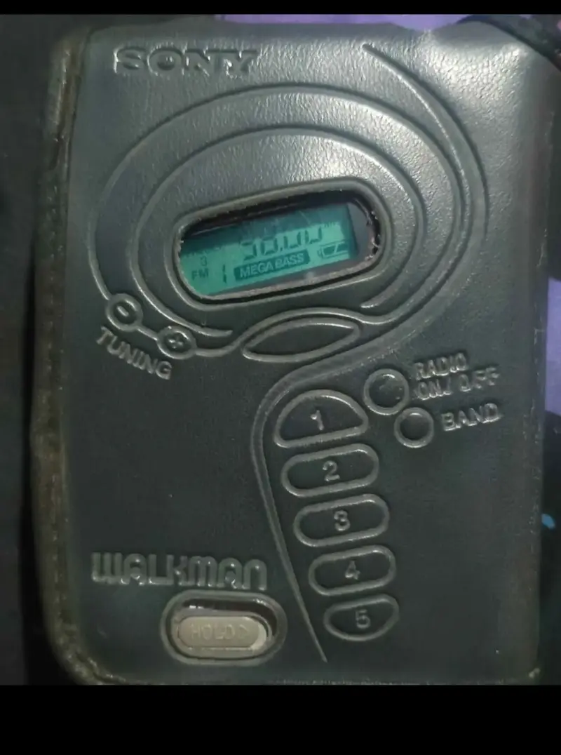 Walkman Sony con radio FM y Mega Bass para mantenc - 1