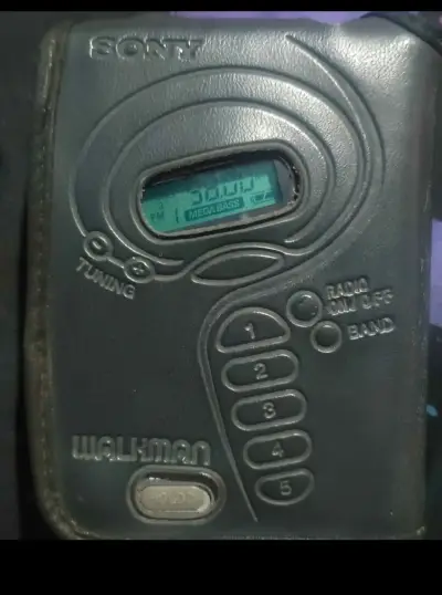 Walkman Sony con radio FM y Mega Bass para mantenc - miniatura 1