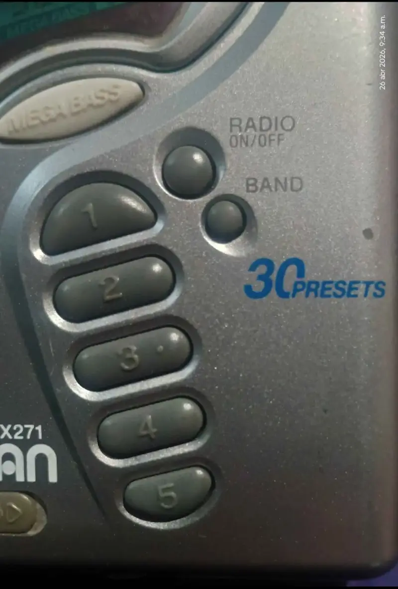 Walkman Sony con radio FM y Mega Bass para mantenc - 3