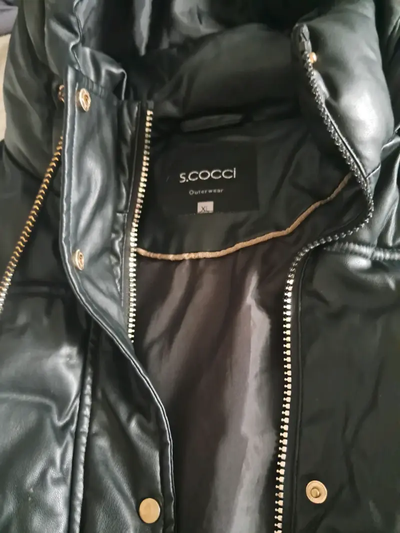 Chaleco acolchado negro con capucha S. Cocci - 2