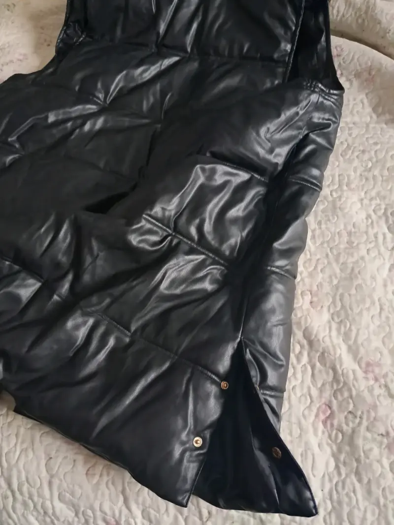Chaleco acolchado negro con capucha S. Cocci - 3