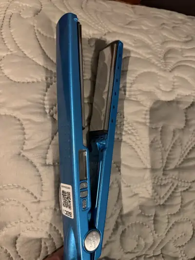 Plancha de pelo azul con control de temperatura - miniatura 1