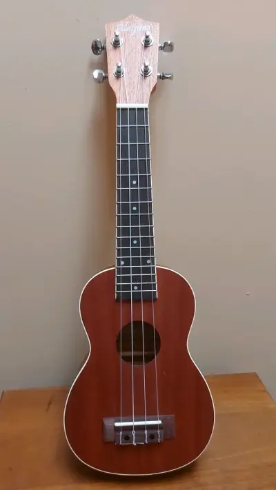 Ukulele soprano de caoba marca Alaguez - miniatura 1