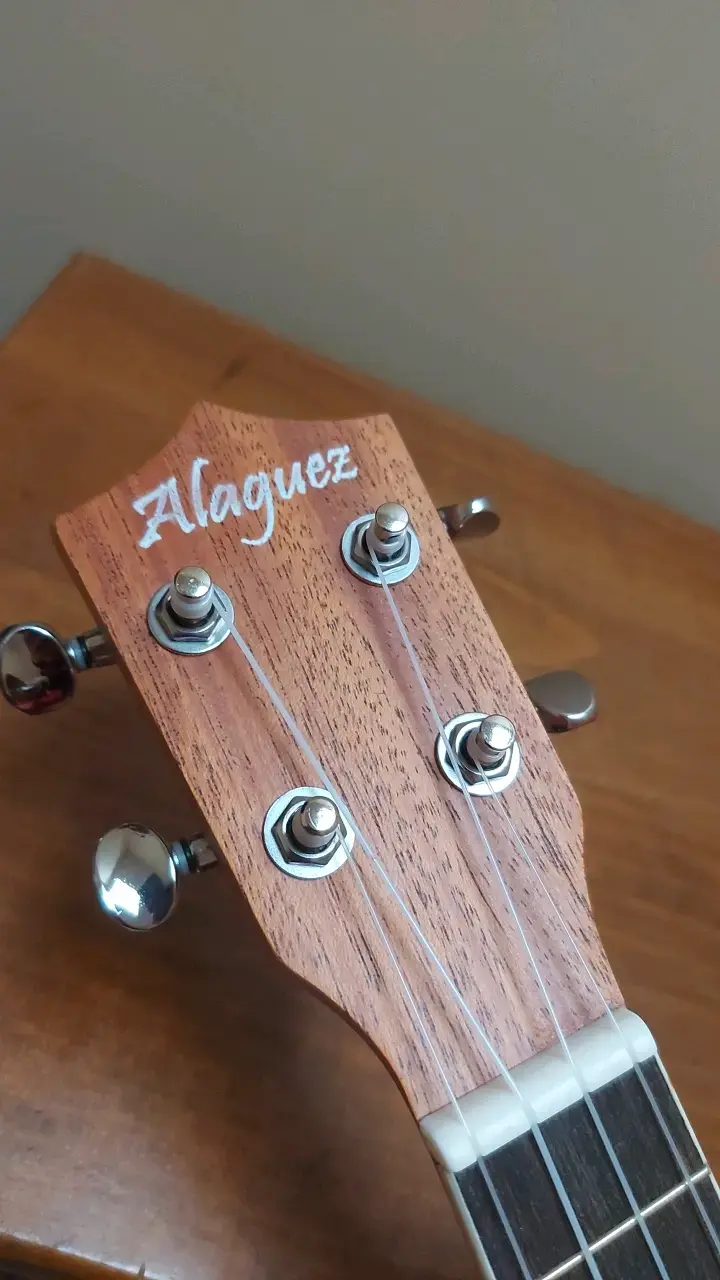 Ukulele soprano de caoba marca Alaguez - 2