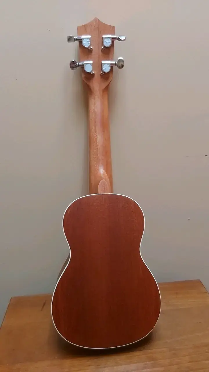 Ukulele soprano de caoba marca Alaguez - 4