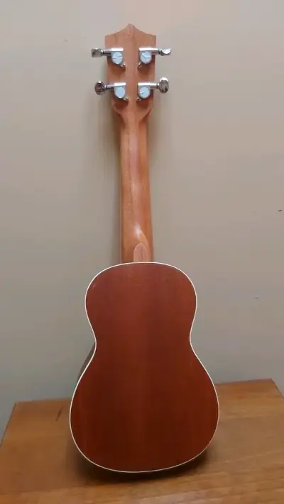 Ukulele soprano de caoba marca Alaguez - miniatura 4