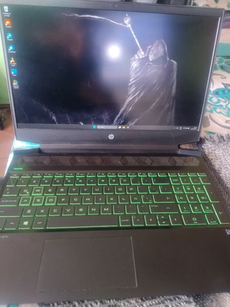 Laptop HP con teclado retroiluminado Ryzen 7 - 2