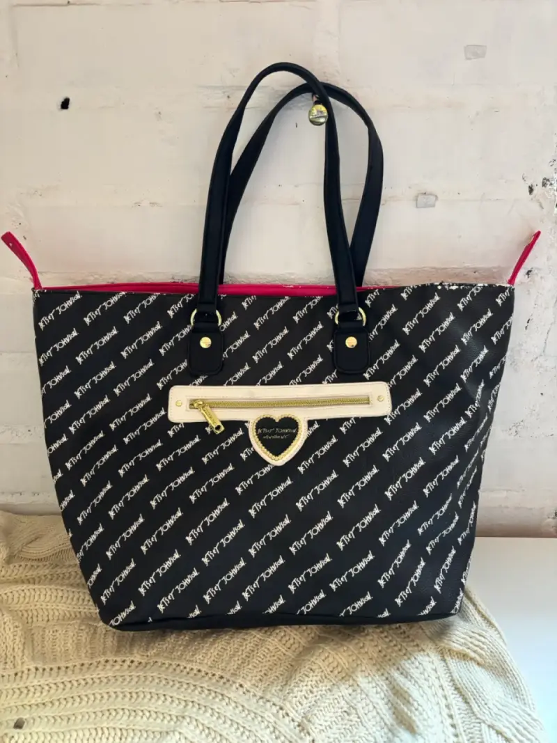 Bolso tote Betsey Johnson negro con diseño - 1