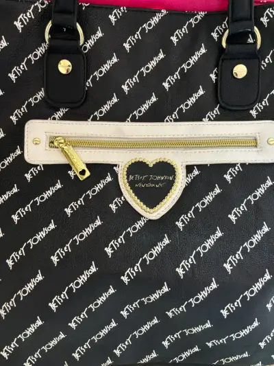 Bolso tote Betsey Johnson negro con diseño - miniatura 3