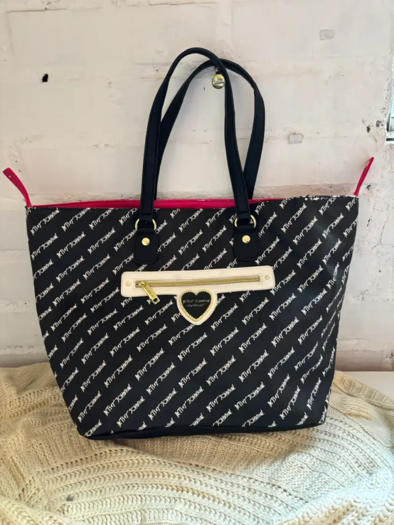 Bolso tote Betsey Johnson negro con diseño - 4