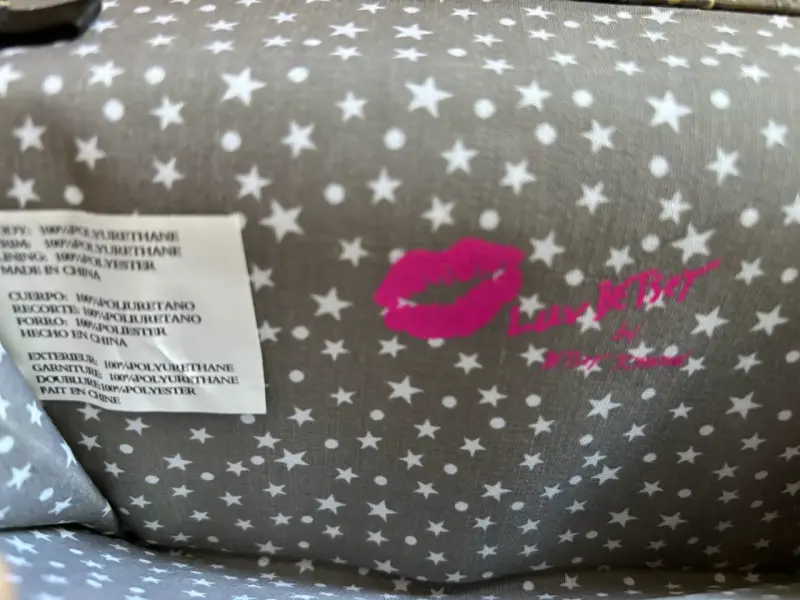 Bolso tote Betsey Johnson negro con diseño - 5