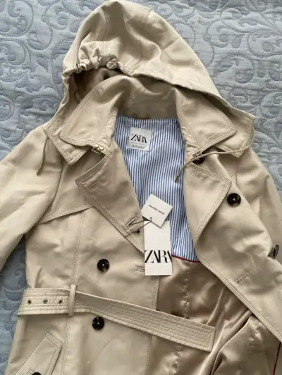 Trench coat beige Zara nuevo! con capucha TS - miniatura 4