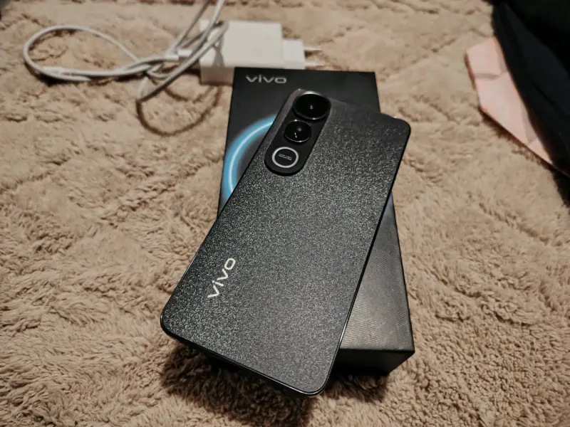 Smartphone Vivo V50 Lite 5G con cargador - 3