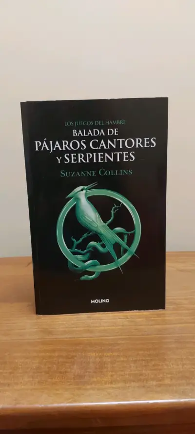 Libro 'Balada de Pájaros Cantores y Serpientes' - miniatura 1