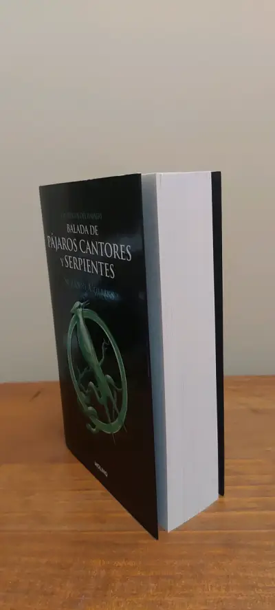 Libro 'Balada de Pájaros Cantores y Serpientes' - miniatura 2