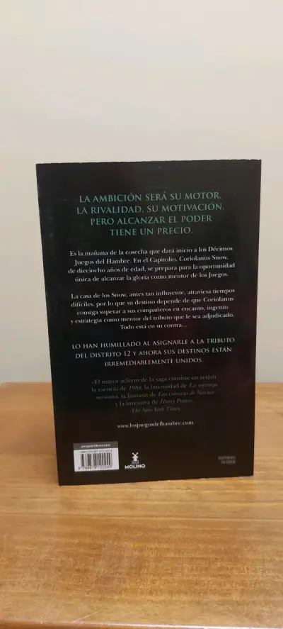 Libro 'Balada de Pájaros Cantores y Serpientes' - miniatura 3