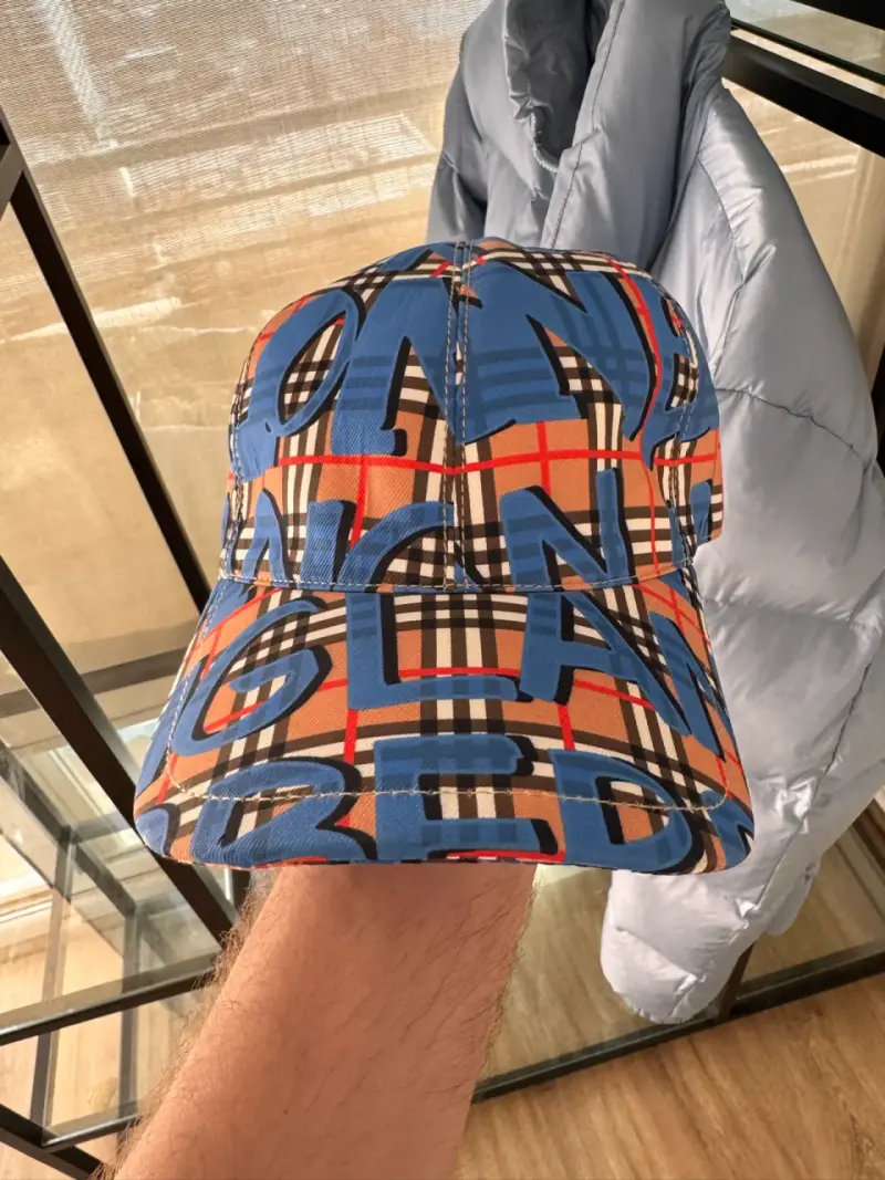 Gorra de diseño Burberry estilo casual - 3