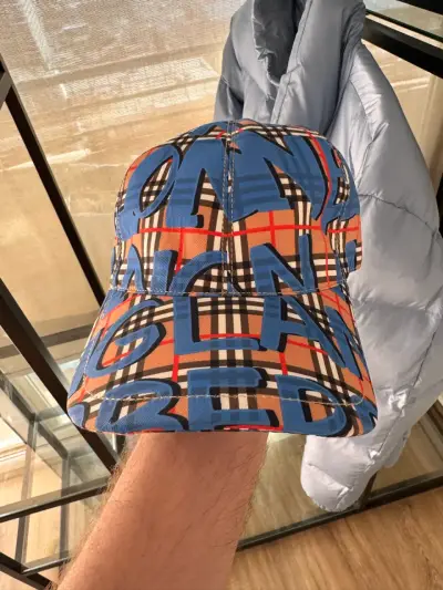 Gorra de diseño Burberry estilo casual - miniatura 3