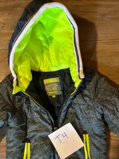 Chaqueta niño marca ficcus talla 4 - miniatura 2