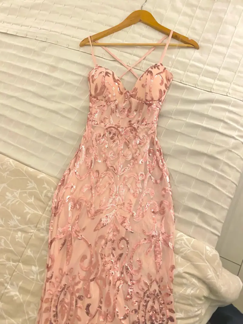 Vestido de gala rosa con lentejuelas- Un solo uso - 1