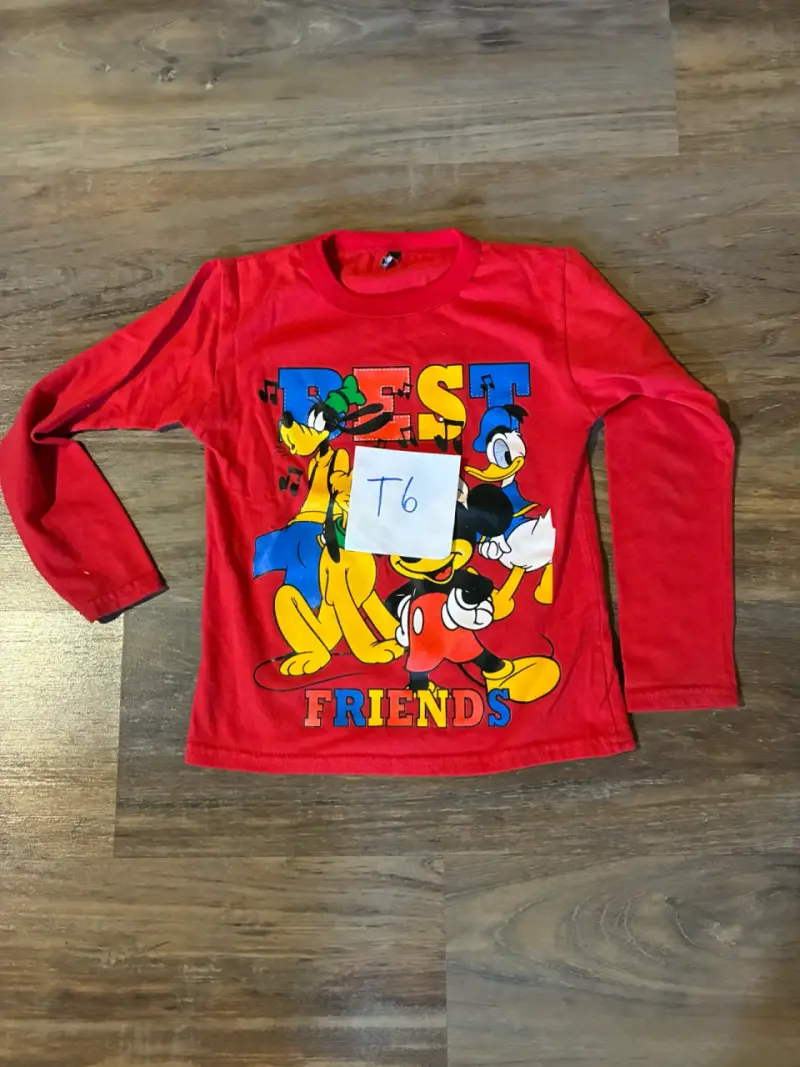 Polera infantil roja Disney personajes