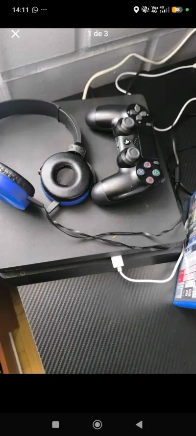 Consola Sony PlayStation 4 con control - miniatura 1