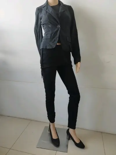 Blazer de mujer negro elegante - miniatura 1
