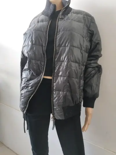 Chaqueta acolchada negra para mujer - miniatura 1