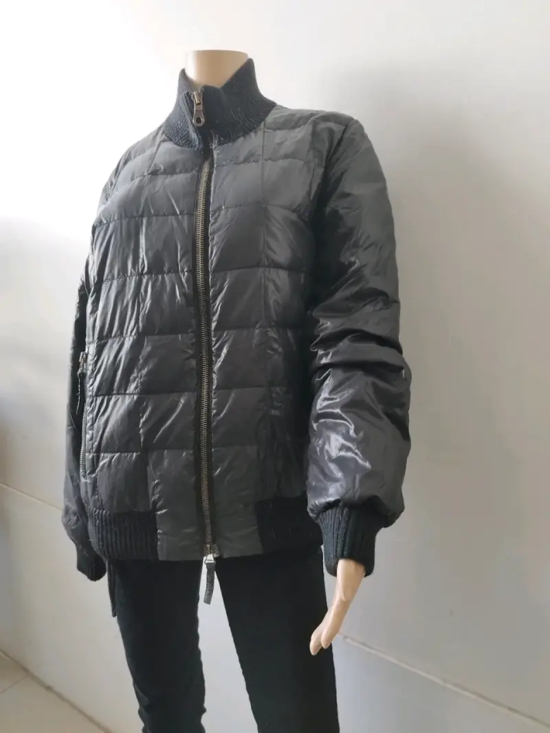 Chaqueta acolchada negra para mujer - 2