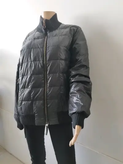 Chaqueta acolchada negra para mujer - miniatura 2