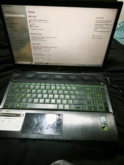 Laptop HP Pavilion Gaming - miniatura 2