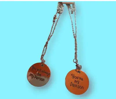 Collar doble con dijes grabados - miniatura 2