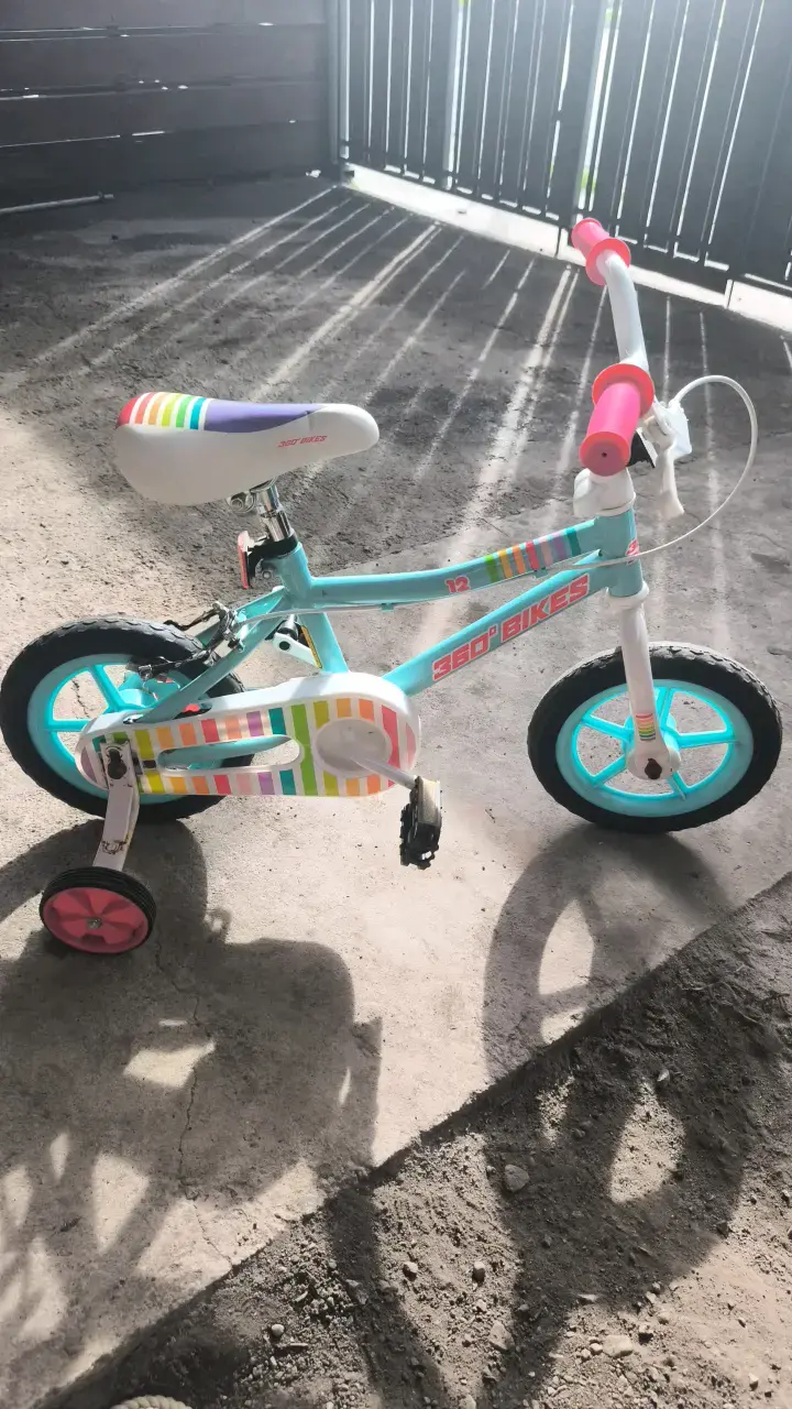 Bicicleta infantil 360° Bikes con ruedas de apoyo