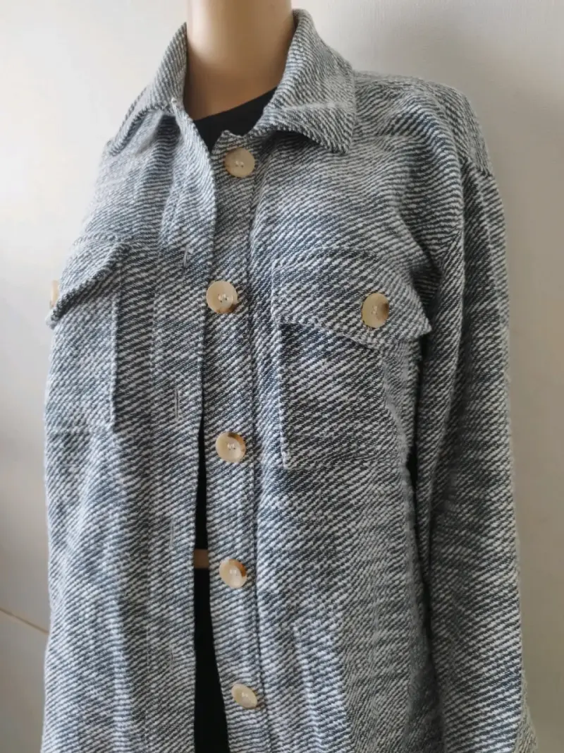 Chaqueta de lana gris con botones - 1