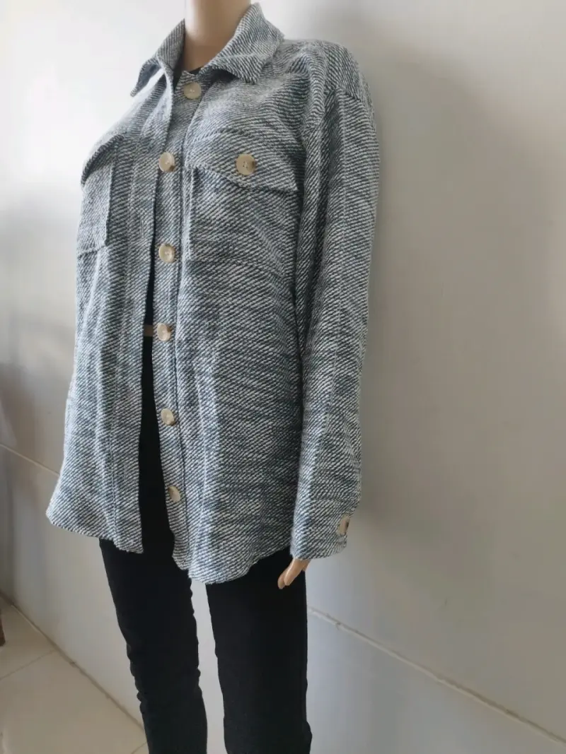 Chaqueta de lana gris con botones - 2