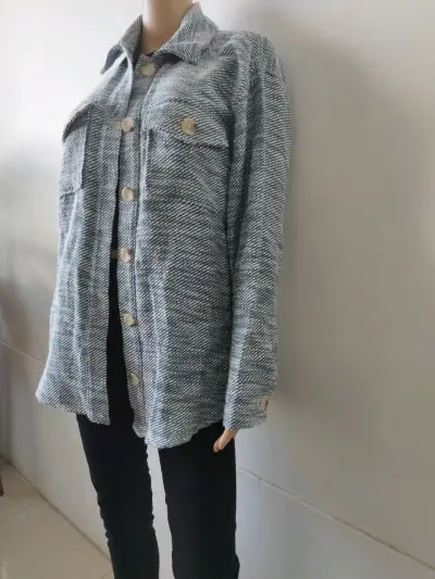 Chaqueta de lana gris con botones - miniatura 2