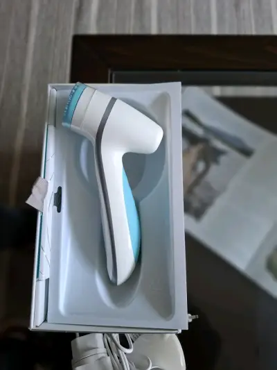 Cepillo facial LumiSpa con cargador - miniatura 2